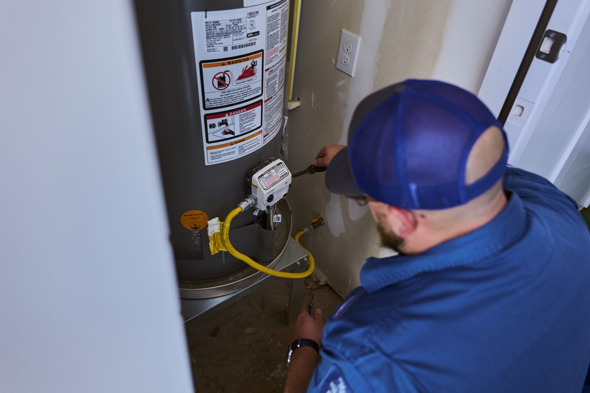 Plumbing technician setting up home water filtration in the University Park, TX